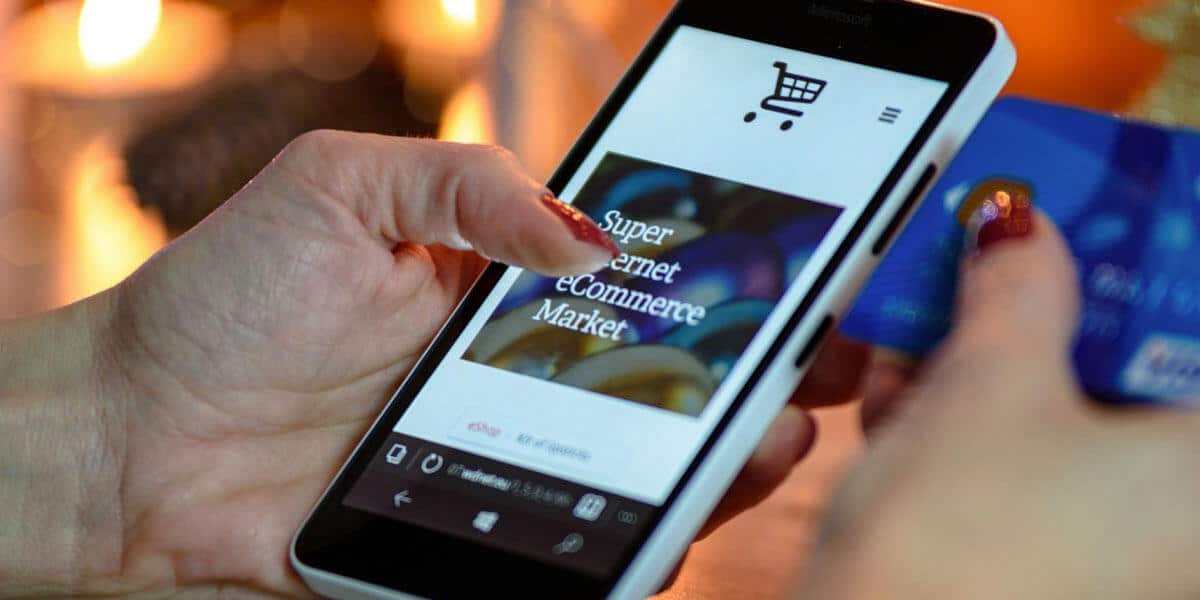 Smartphone ze sklepem e-commerce